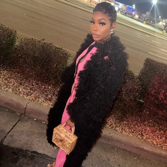 Meet your Posher, Jasmine - Picture 2 of 3